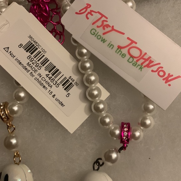 NWT $48 GLOW IN THE DARK Betsey Johnson Ghost Pearl Fringe Necklace - Picture 8 of 9